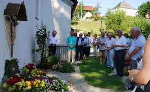 Gedenken beim Grab von Franz und Franziska Jägerstätter