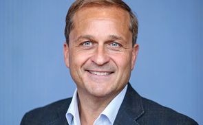 Der künstlerische Direktor von Brucknerhaus und LIVA Dietmar Kerschbaum