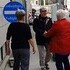 Präl. Mag. Max Mittendorfer wird von Ulli Ring und Hanni Lettner begrüßt